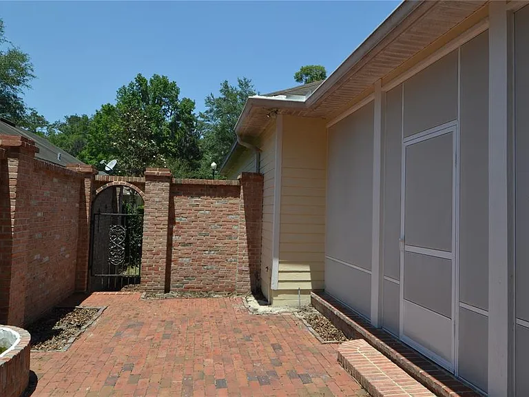 79 NW 48th Blvd — Photo 25
