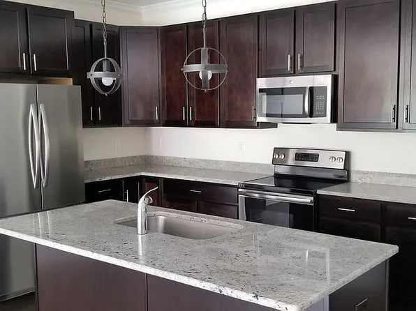 5543 Arbor Chase Dr, Ann Arbor, MI 48103