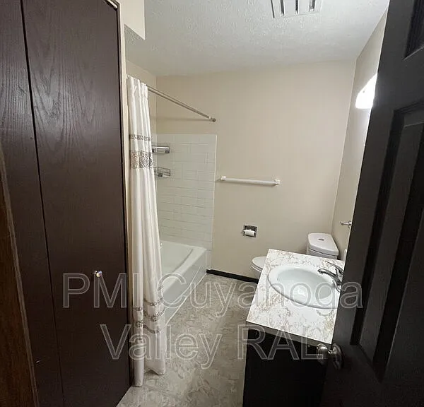 1516 W Market St #11 — Photo 5