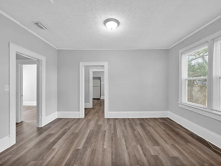 326 Basswood St — Photo 10