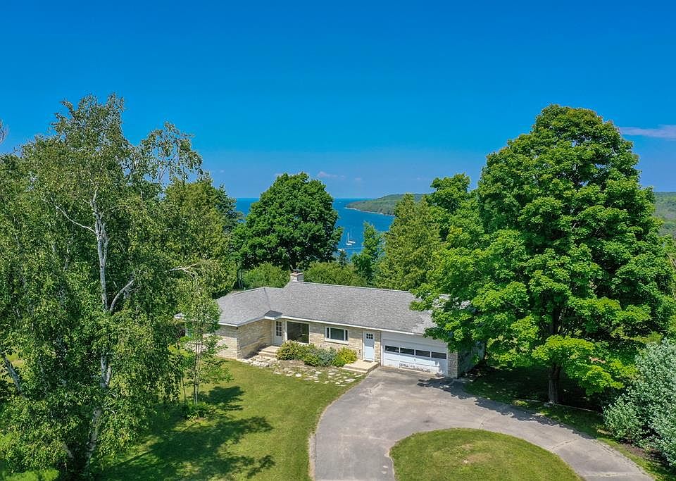 1st image of 4142 Bluff Cir