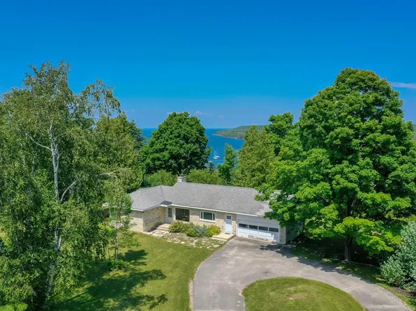 4142 Bluff Cir, Fish Creek, WI 54212