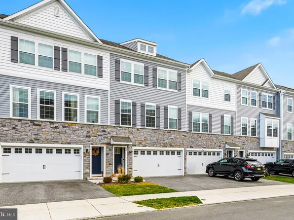 22 Cardinal Way, Mount Laurel, NJ 08054