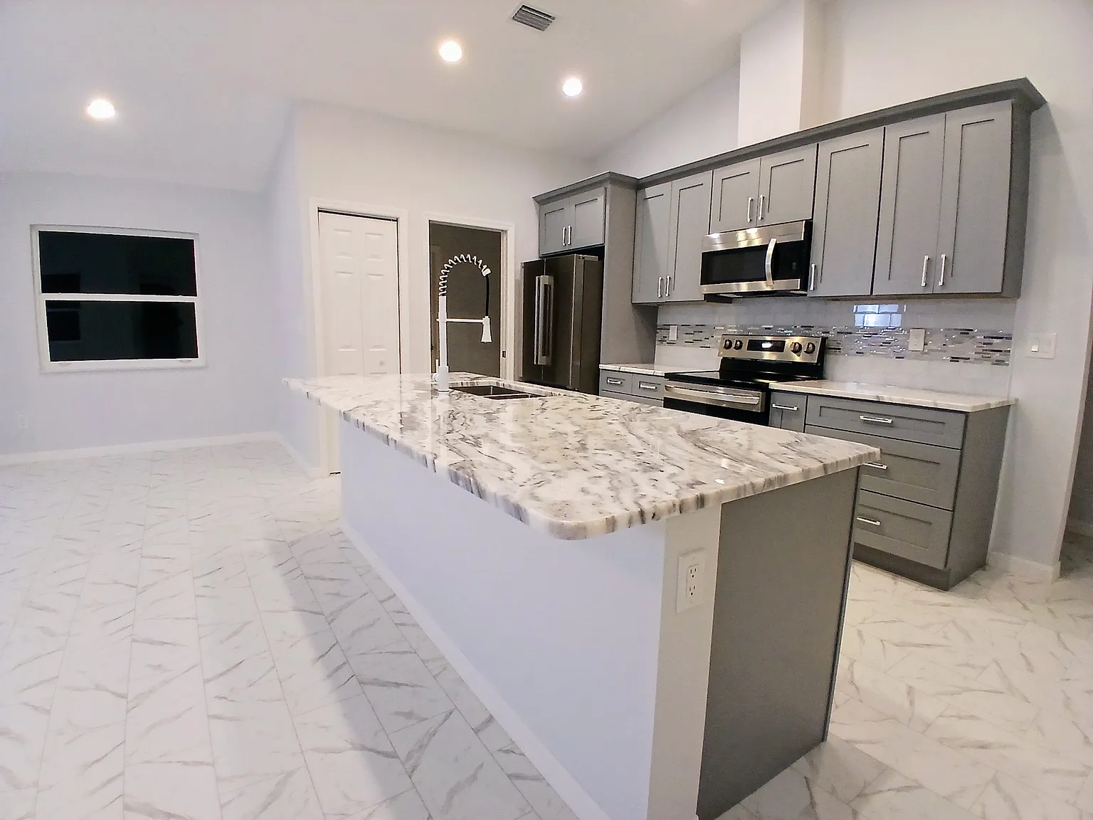 3 bed, 1567 sqft, $1,875 — Photo 3