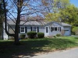 28 Valley View Cir, Amherst, MA 01002