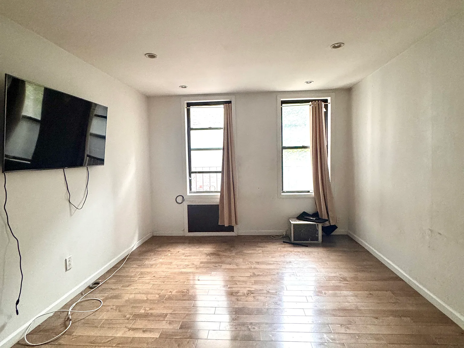 2166 Fred Douglas Boulevard — Photo 2