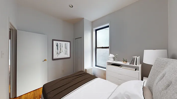 Rented by Bond New York | media 25