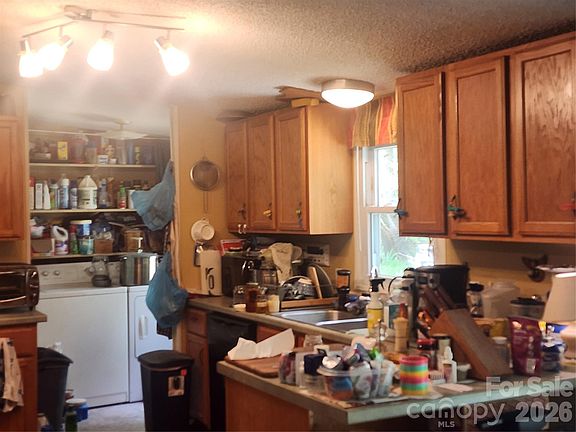 3rd image of 155 Mill Pond Ln
