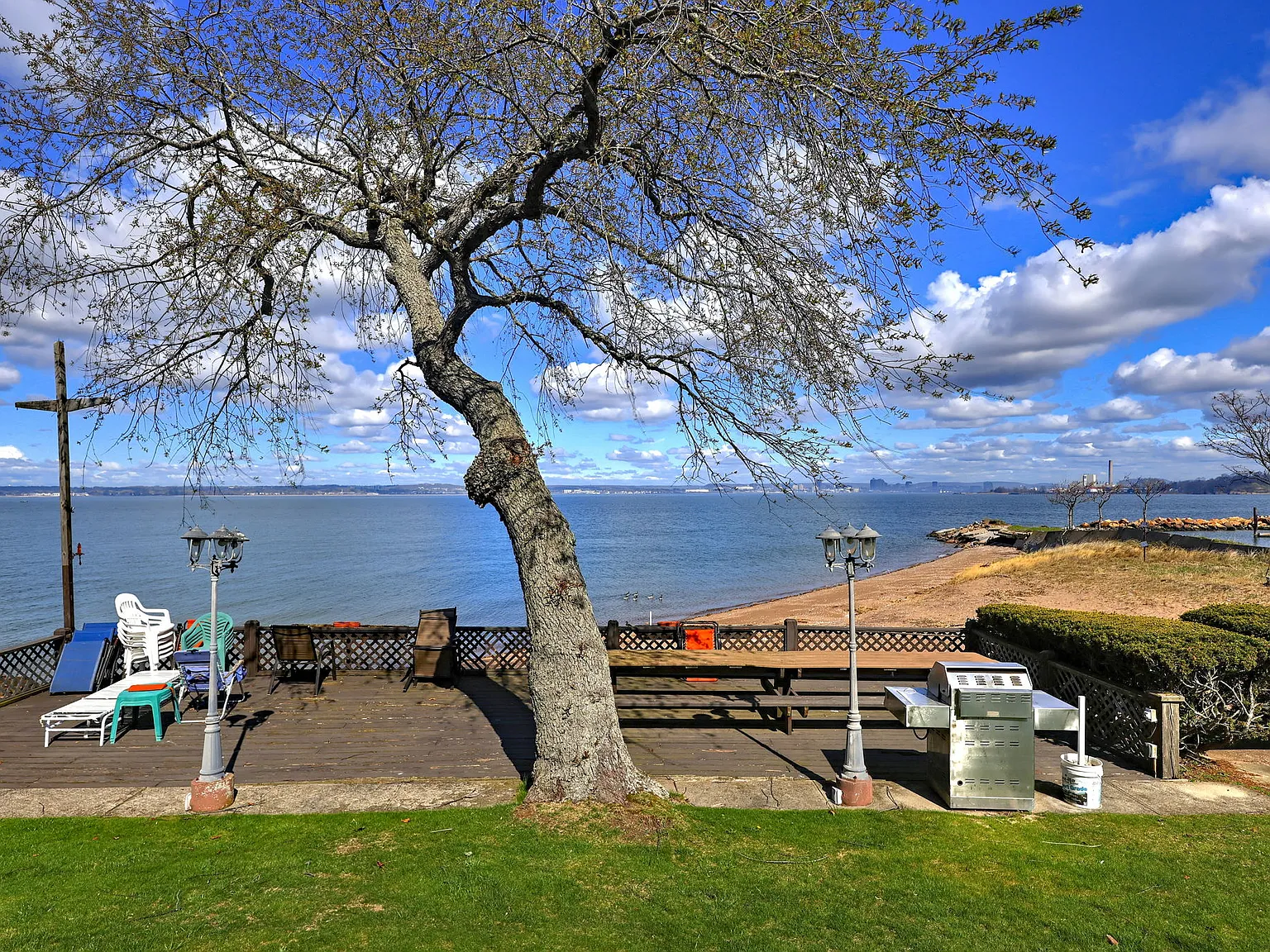 2 bed, 1.5 bath, $2,000 — Photo 2