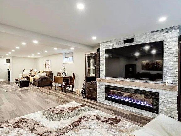 3rd image of 586 Chamberlain Rd