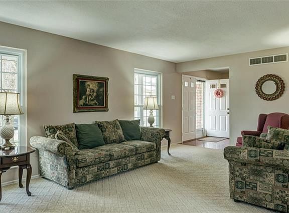 3rd image of 8822 Forest Heights Dr