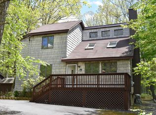 113 Broadmoor Dr, Lords Valley, PA 18428