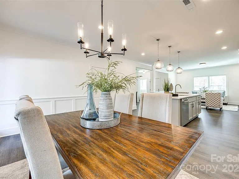 1241 Eastway Dr — Photo 17