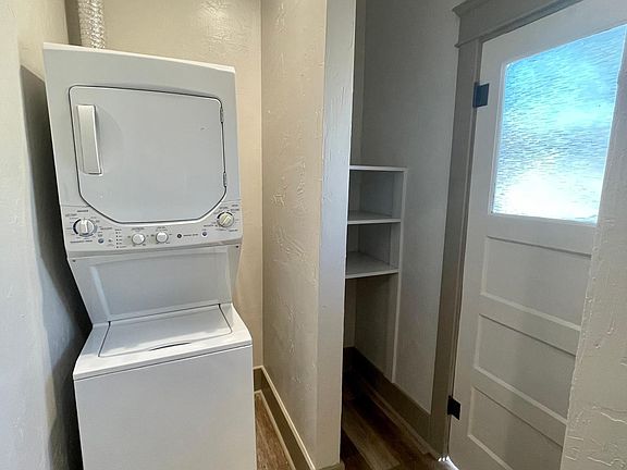 in unit laundry/pantry