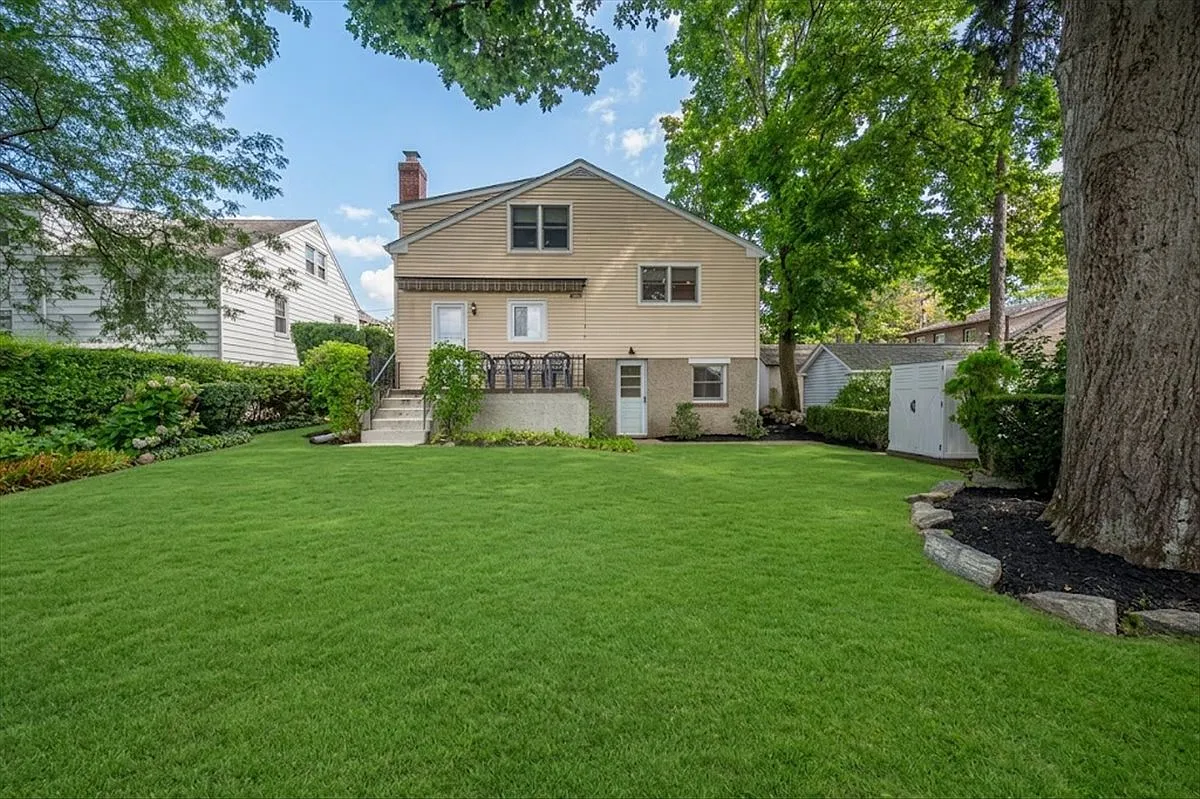 4 bed, 2200 sqft, $7,200 — Photo 3
