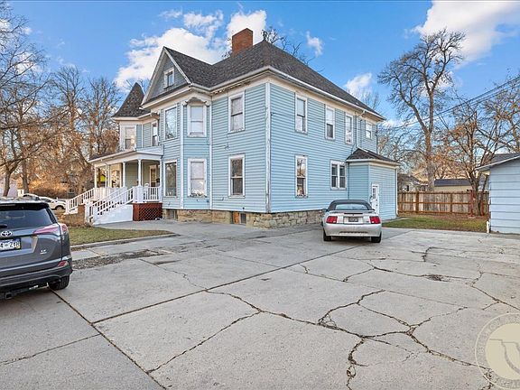 3rd image of 105 Yellowstone Ave