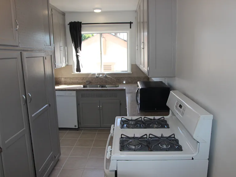 2728 Arizona Ave #5 — Photo 5