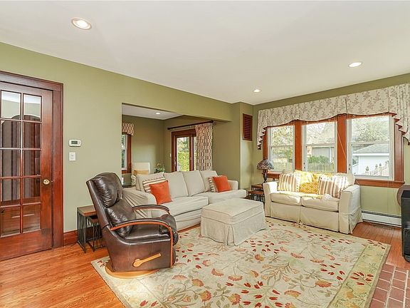 5th image of 293 Litchfield Ave