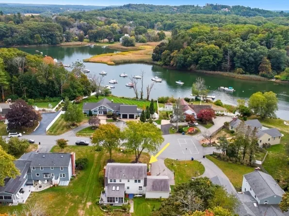 11 Spillers Ln, Ipswich, MA 01938