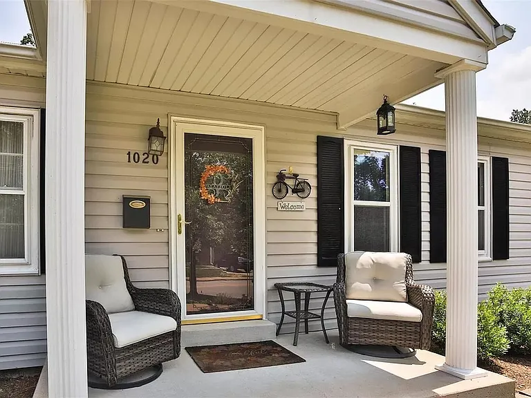 1020 S Rock Hill Rd — Photo 4