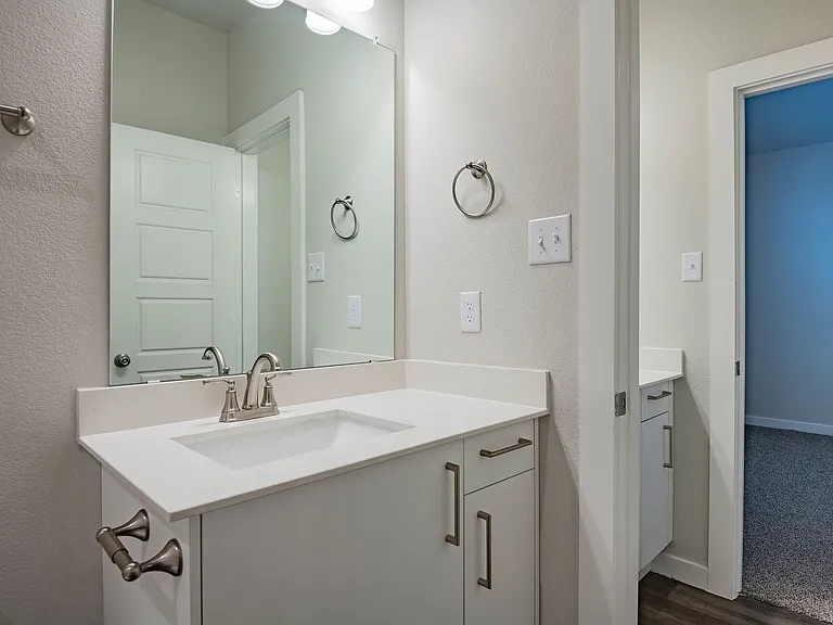 653 Wheatfield Dr — Photo 12