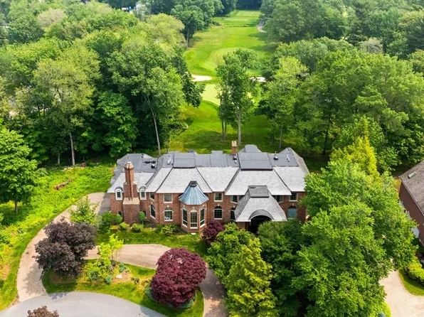 11 Fairway Dr, Andover, MA 01810