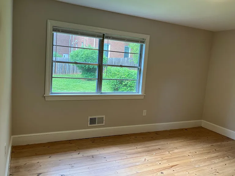 122 W Scanlon St — Photo 21