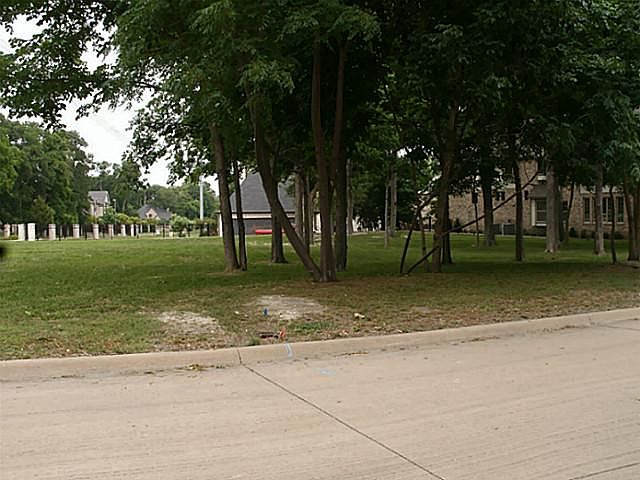 1st image of 2212 Hobkirks Hl