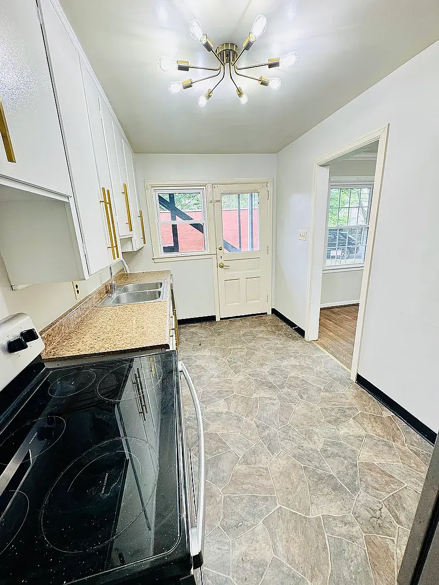 2 bed, 1250 sqft, $1,099 — Photo 3
