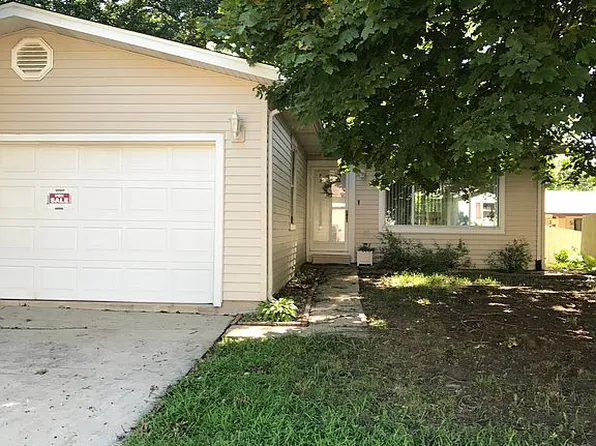 9 Saddlewood Ln, Glen Carbon, IL 62034