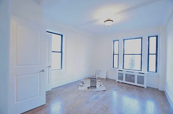 Rented by Street Realty Brokerage LLC | media 4