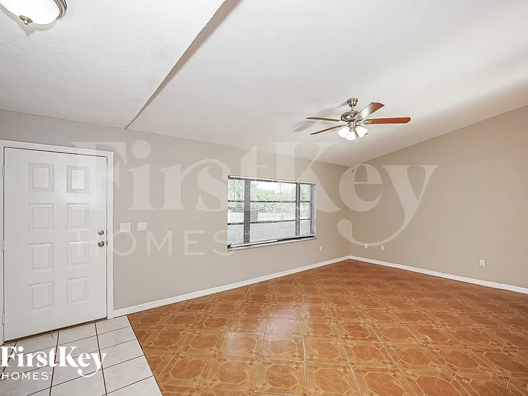 522 Beal St NW — Photo 3