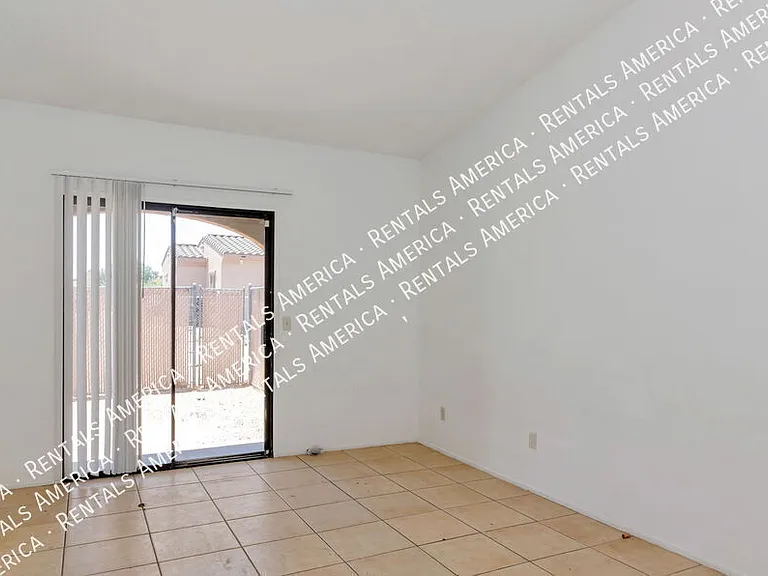 1366 N Riverview Blvd — Photo 12