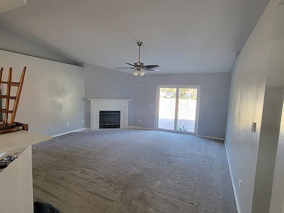 4th image of 724 Meadowview Ln