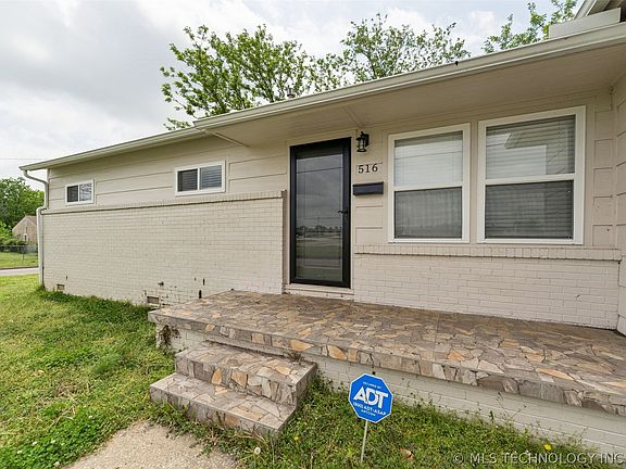 3rd image of 516 E 45th Pl N