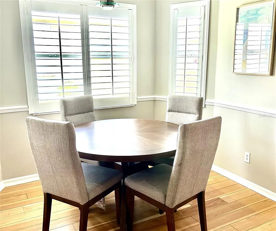 3 bed, 2.0 bath, 1860 sqft, $9,000 — Photo 4