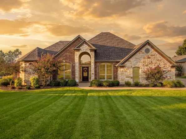 1616 Crow Creek Dr, Granbury, TX 76049