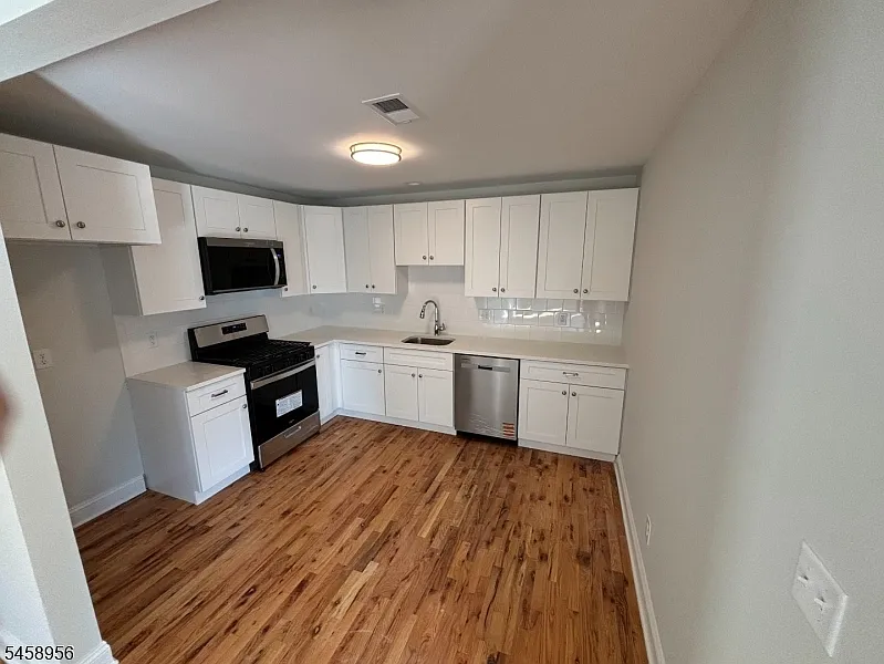 3 bed, 2.0 bath, $3,100 — Photo 4