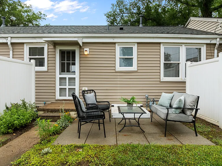 2331 Bernard St #A — Photo 23