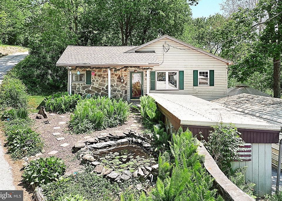 1st image of 85 Conewago Park Dr