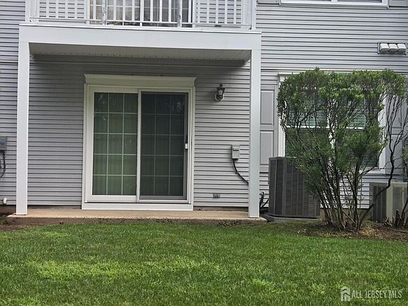 3rd image of 113 Gregory Ln