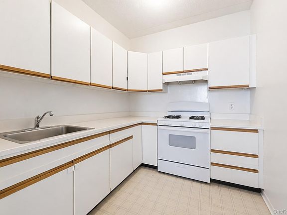 4th image of 804 Brook Avenue #11A
