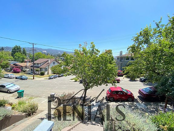 2nd image of 3733 Linwood Ave