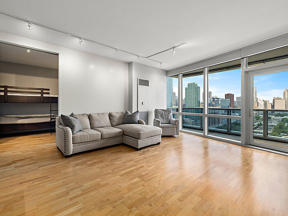3rd image of 1211 S Prairie Ave #3205