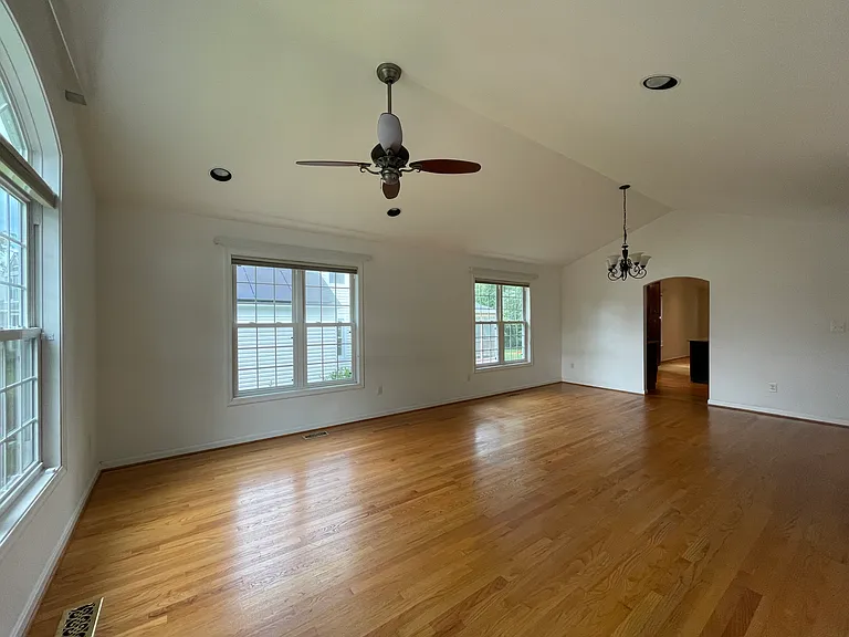 13813 Mustang Hill Ln — Photo 12