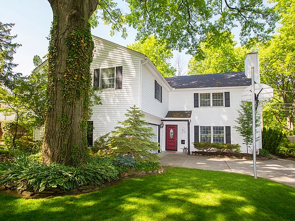 3rd image of 92 Rosewood Dr