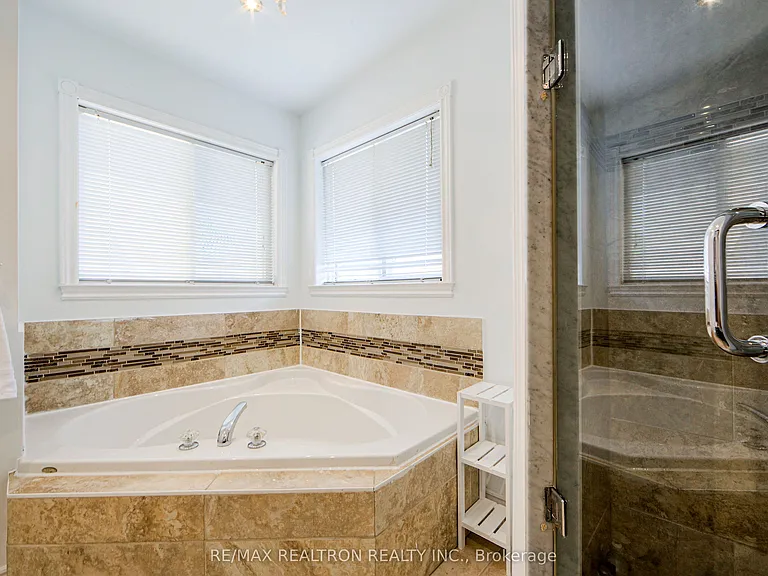 269 Treasure Rd E #UPPER — Photo 27