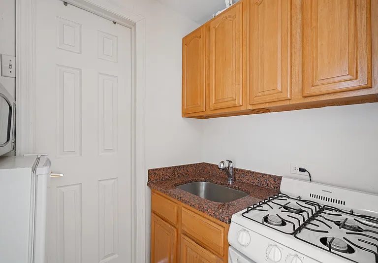 242 E 10th St #19 — Photo 5