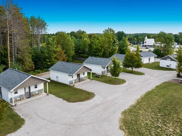 4871 Us Highway 31 N, Central Lake, MI 49622