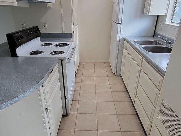 4th image of 5612 Hillsdale Blvd APT B